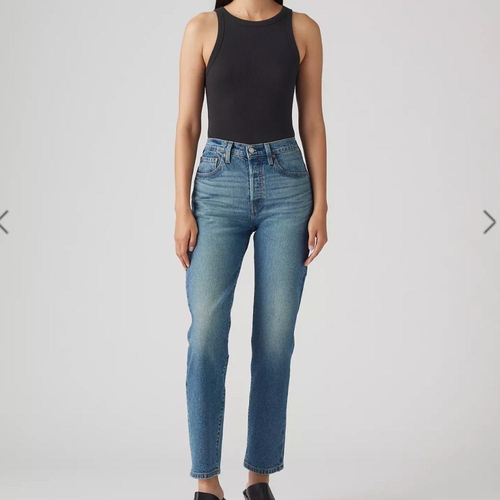 Levi’s 501 cropped premium button fly in stand off size 27 worn 1x 27” inseam